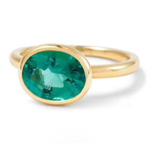 The Lisa (Oval Cut Emerald in Solid 18ct Gold)